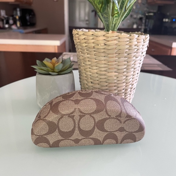 💗Coach Sunglasses Case 💗 - Picture 7 of 9